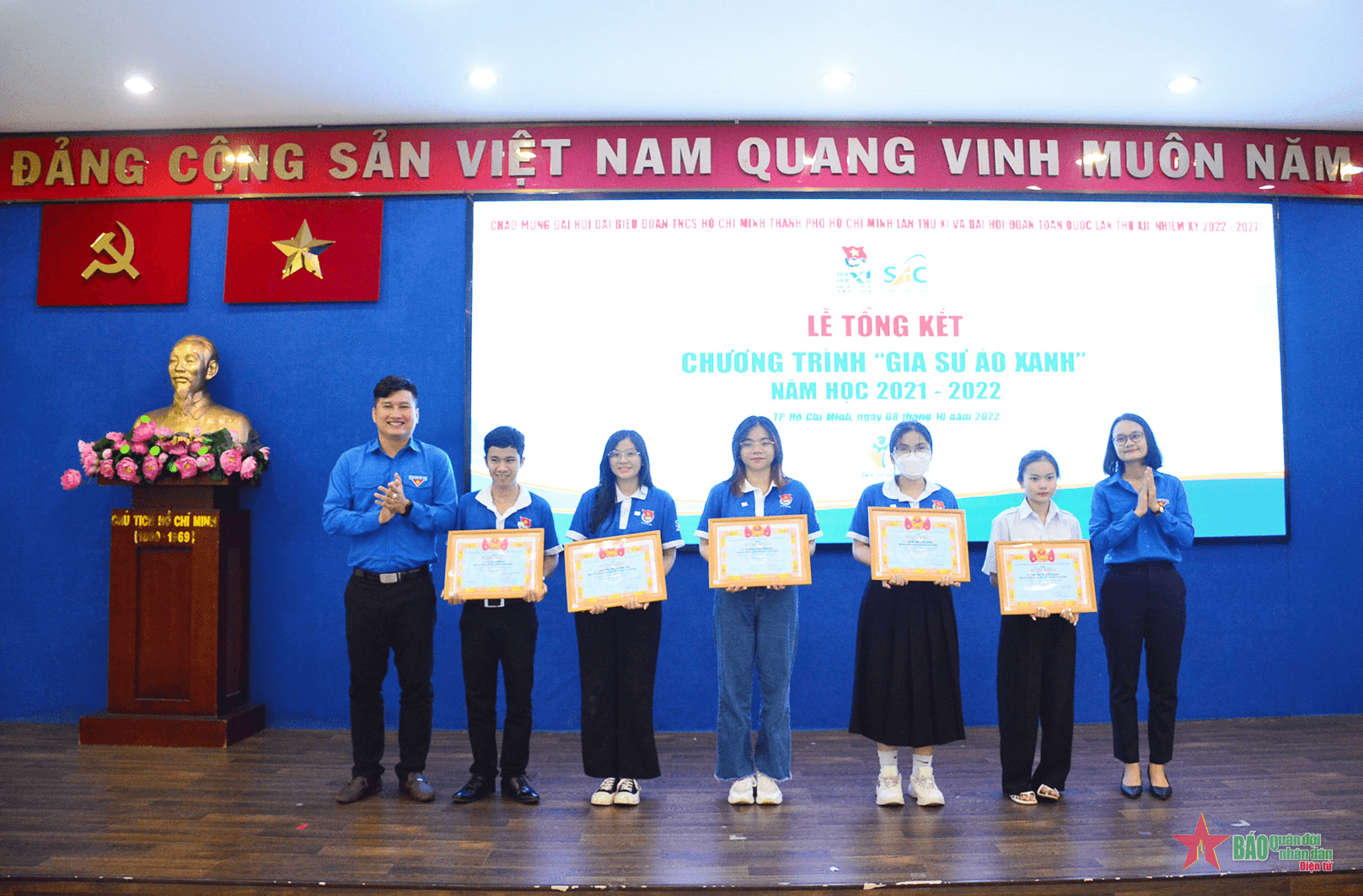 Hơn 12.600 giờ lên lớp phụ đạo trong chương trình “Gia sư áo xanh”