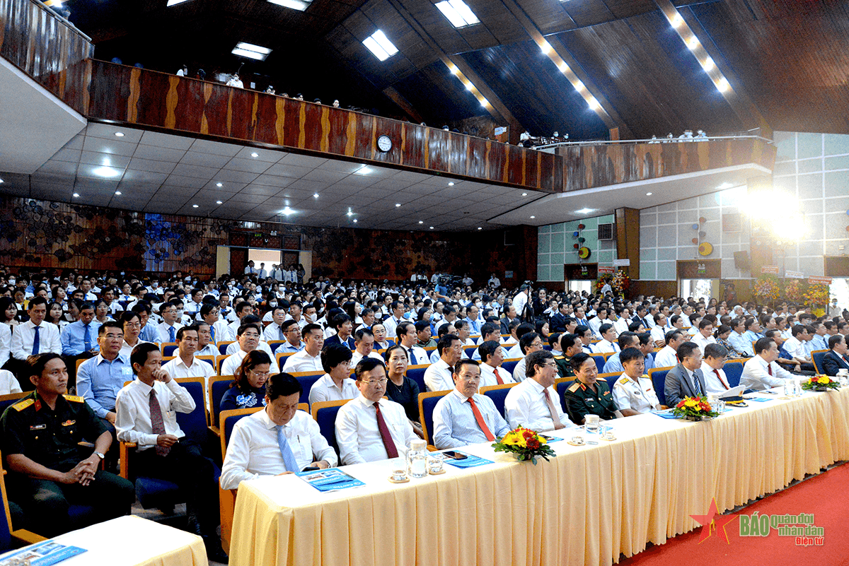 Khai giảng năm học mới và công bố thành lập các quyết định liên quan tới Trường Đại học Cần Thơ