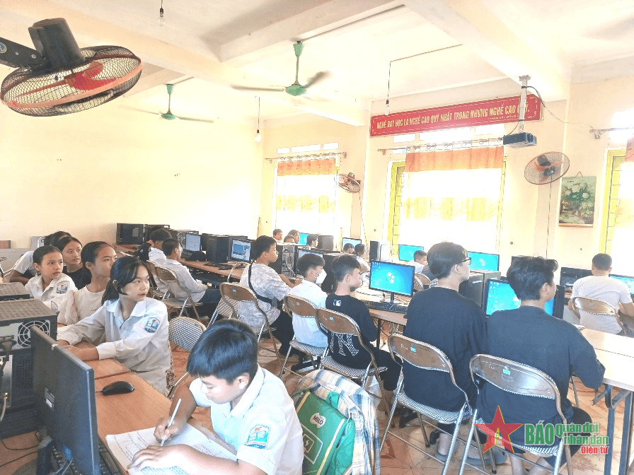 Tập huấn sử dụng công nghệ robot ảo cho học sinh THCS Bảo Thắng (Lào Cai)
