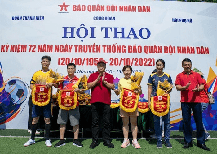 Thể thao gắn kết tình đồng nghiệp