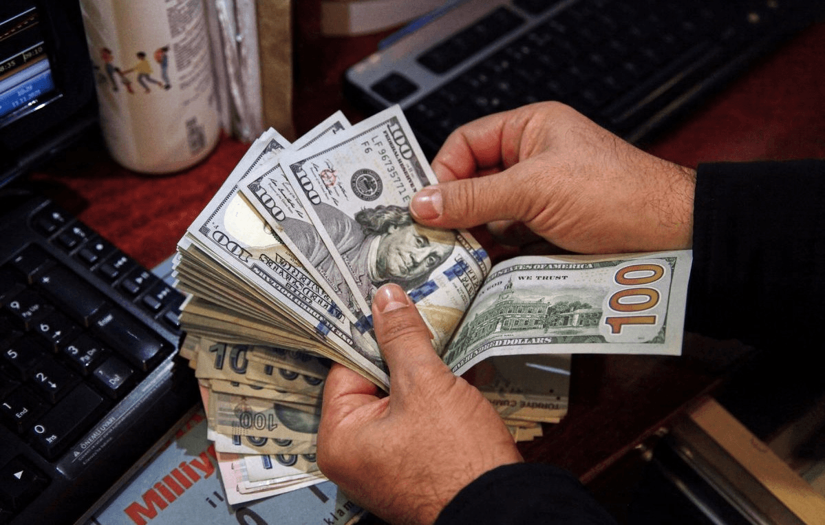 Tỷ giá USD hôm nay (26-10): Đồng USD lao dốc, rớt khỏi mốc 111