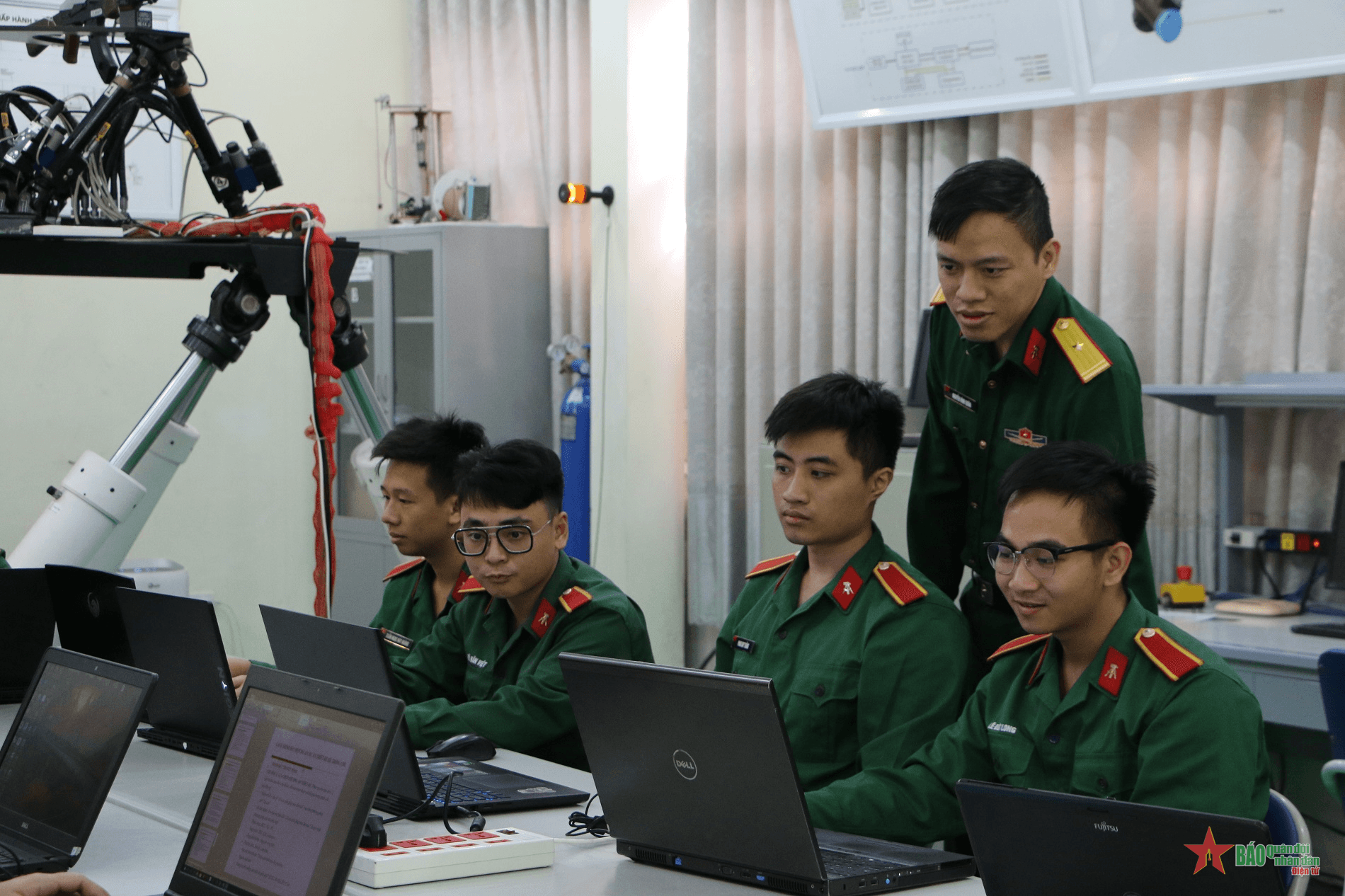 Bên trong các phòng thí nghiệm tại Học viện Kỹ thuật quân sự
