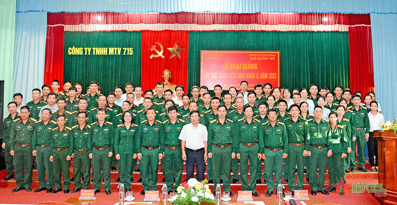 Hơn 100 cán bộ, nhân viên Công ty 715 học tiếng đồng bào Jrai