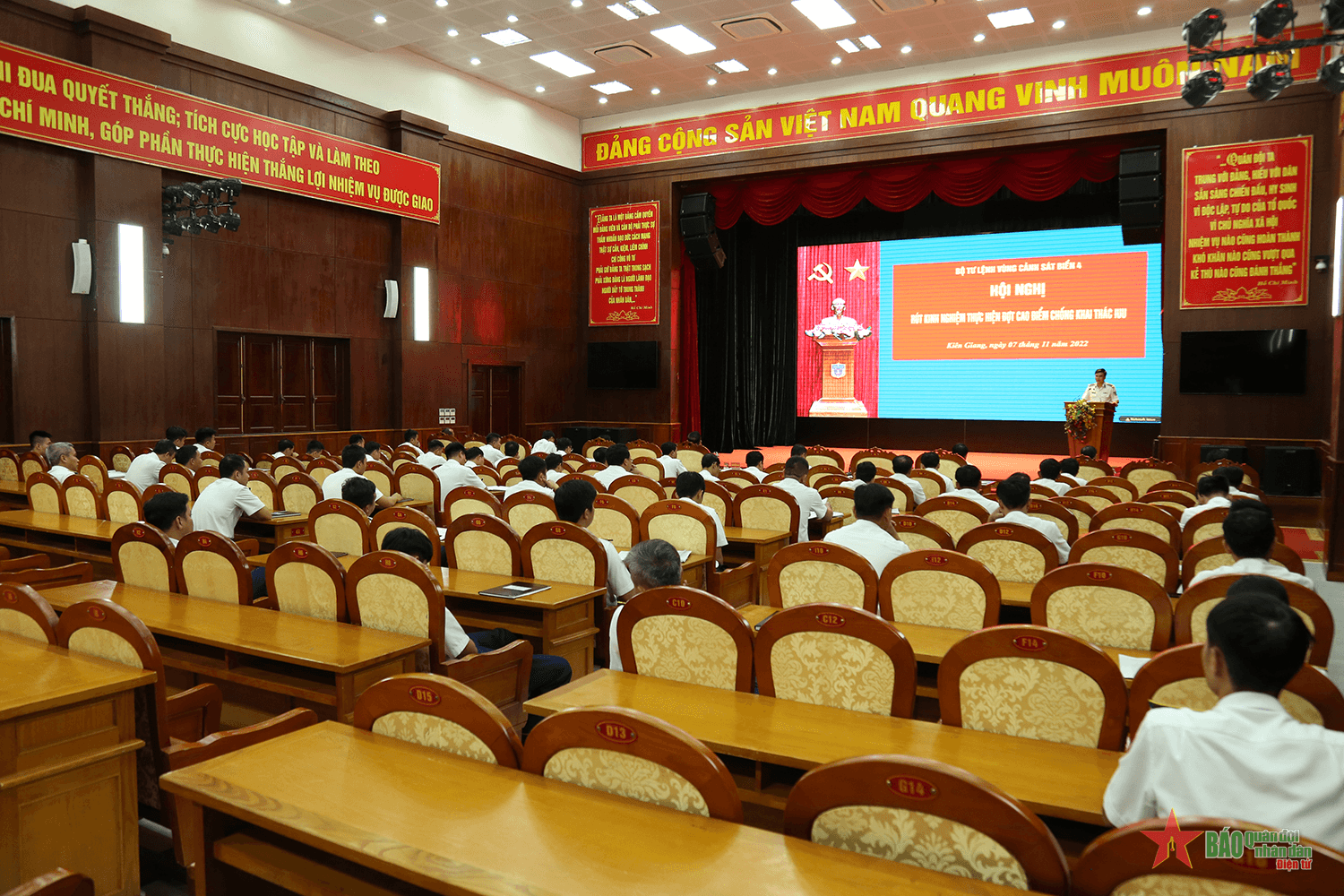 Bộ tư lệnh Vùng Cảnh sát biển 4 sơ kết đợt cao điểm chống khai thác IUU