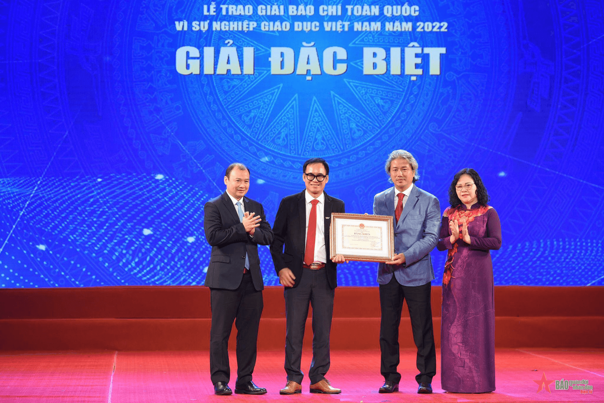 “Học sinh miền Nam - Một thời để nhớ” nhận Giải đặc biệt “Vì sự nghiệp Giáo dục Việt Nam” năm 2022