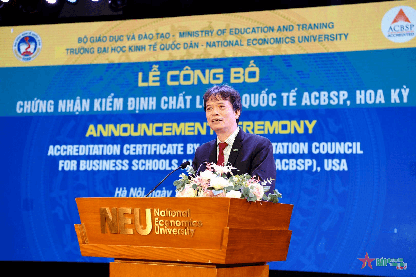 Trường Đại học Kinh tế Quốc dân nhận chứng nhận kiểm định chất lượng của Hoa Kỳ