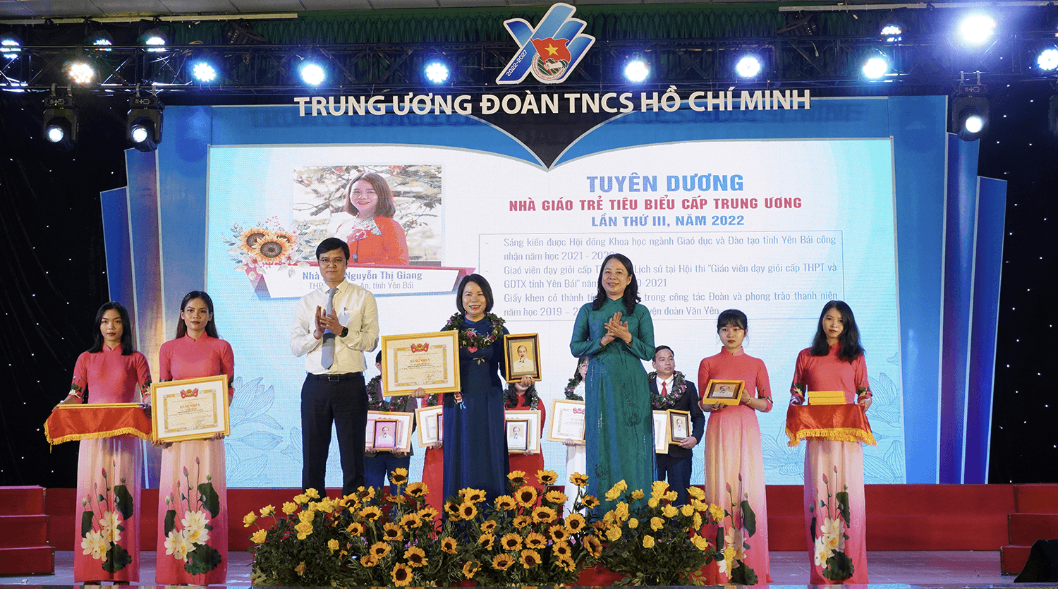 Tuyên dương 100 nhà giáo trẻ tiêu biểu cấp Trung ương