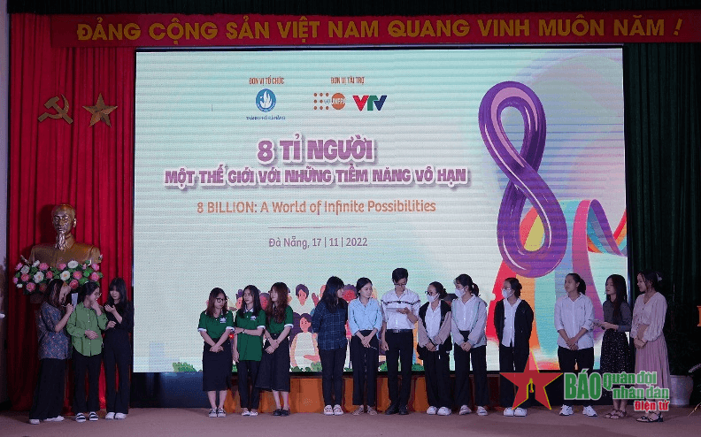 Hơn 300 sinh viên tham gia đối thoại, giao lưu về chủ đề “8 tỷ người - Một thế giới với những quyền năng vô hạn”