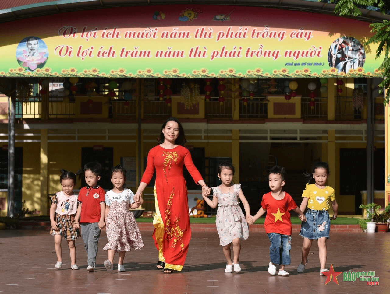 Áp lực "bệnh thành tích" trong giáo dục chưa giảm