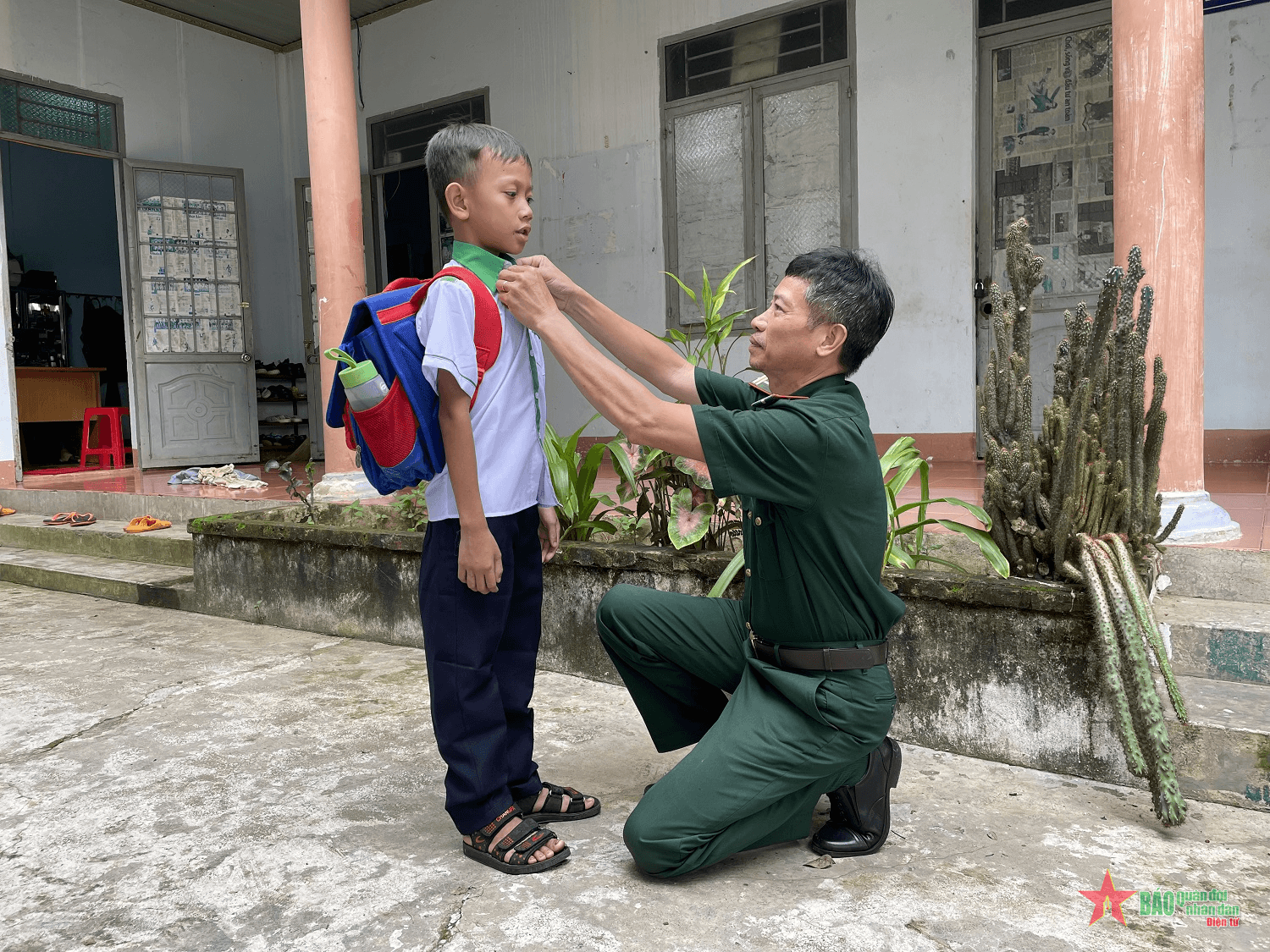 Con nuôi đồn biên phòng ở Đrăng Phốk