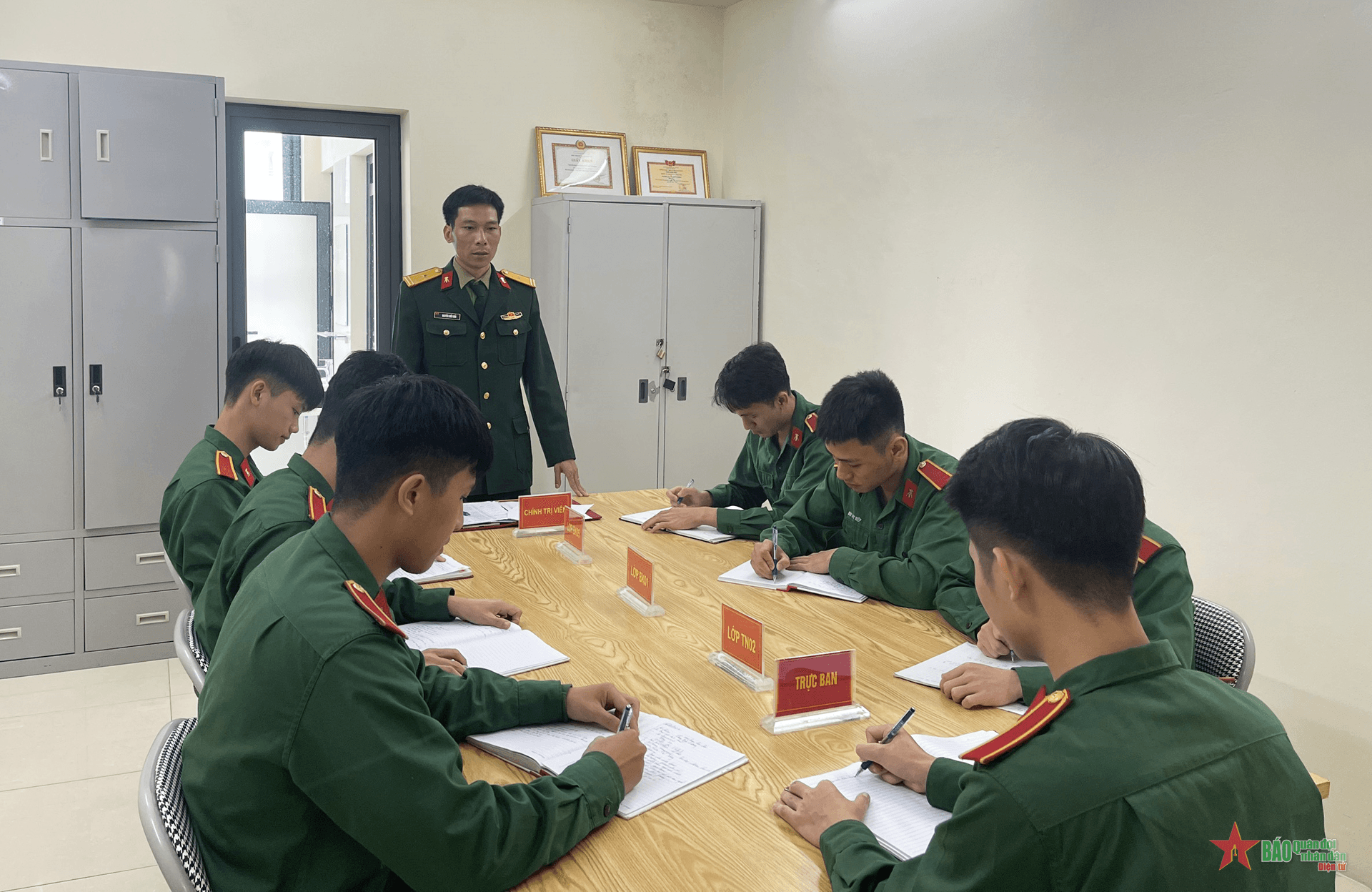 Xứng đáng với danh xưng "người thầy thứ hai"