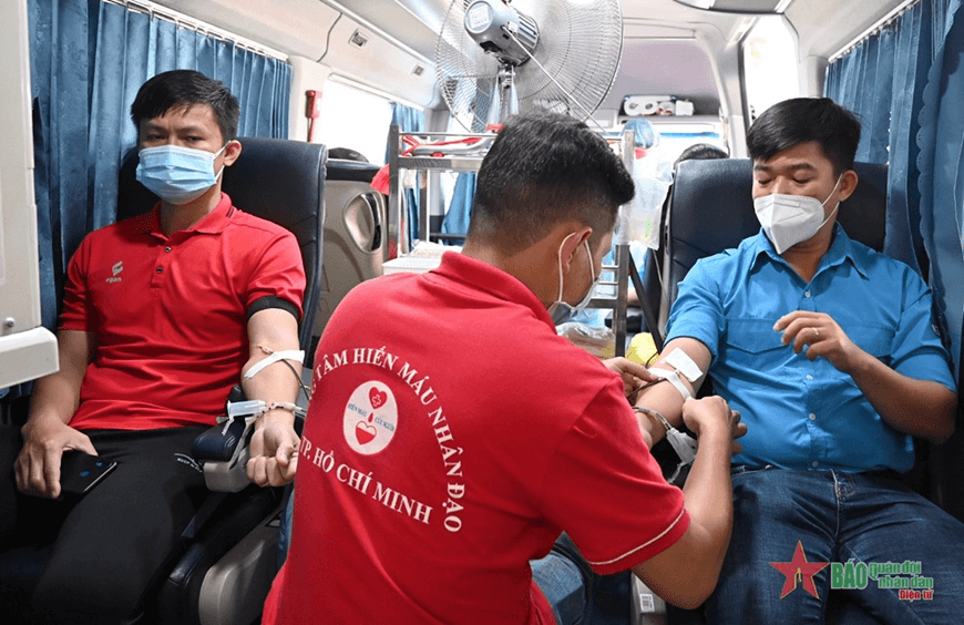 Ngày 5-12-1960: Chủ tịch Hồ Chí Minh đến thăm và nói chuyện với cán bộ Đại sứ quán Việt Nam tại Bắc Kinh