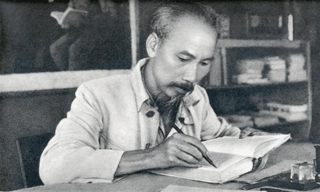 Ngày 8-12-1956: Bác căn dặn: “Trong bầu trời không gì quý bằng nhân dân”