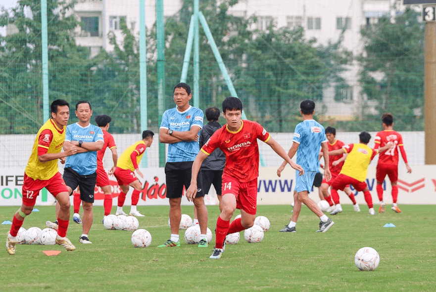 Đội tuyển Việt Nam hứng khởi tập luyện tại Hà Nội