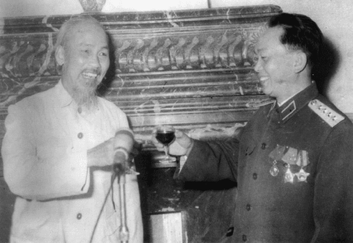 Ngày 22-12-1961: Bác khẳng định: “Quân đội ta là một quân đội anh hùng”