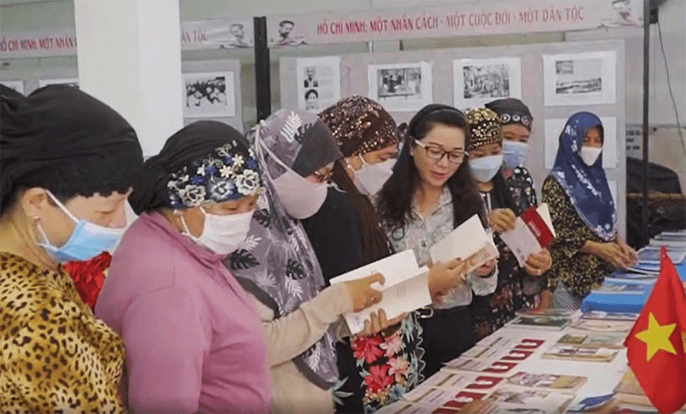 Đồng bào tôn giáo học tập, làm theo Bác
