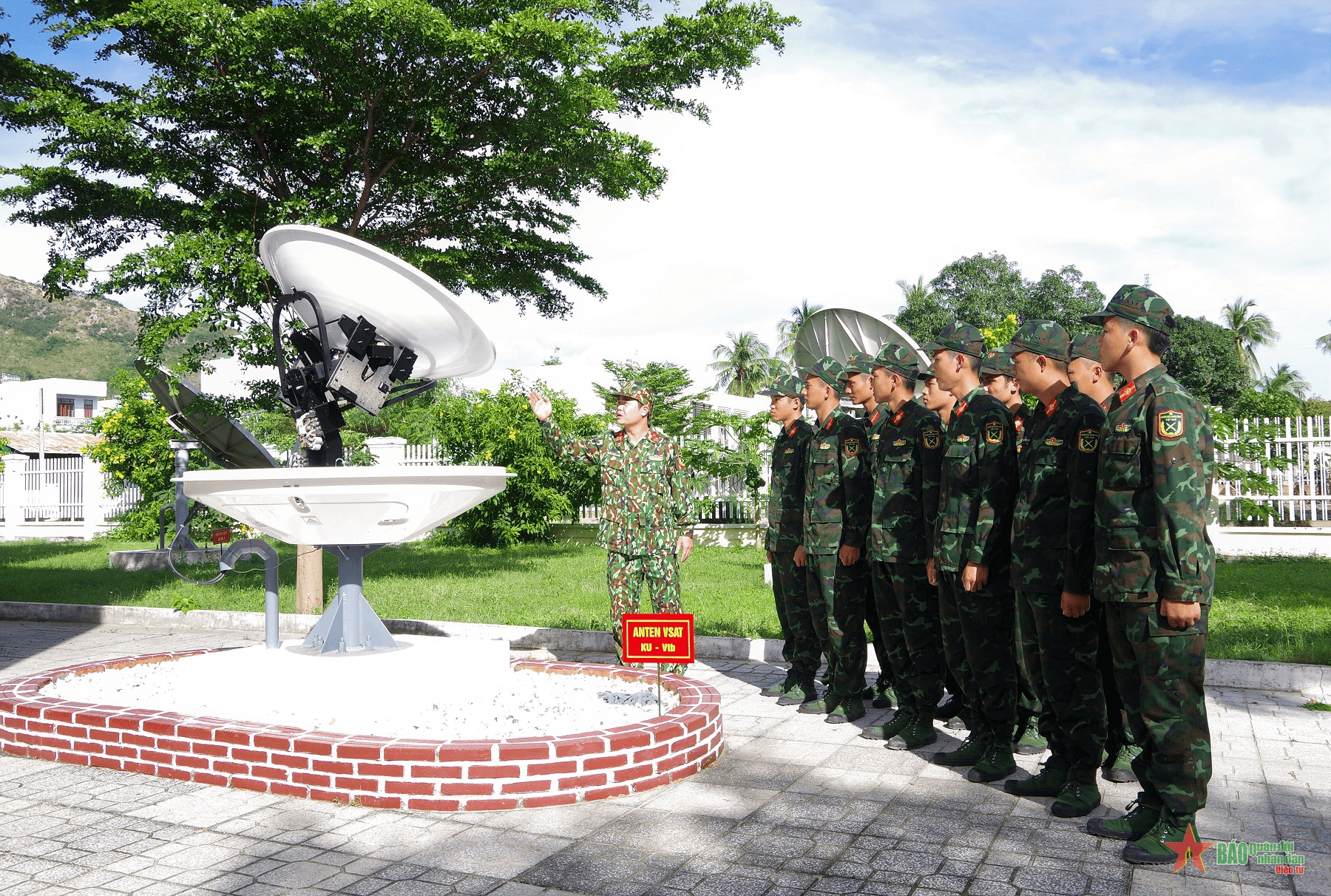 Bài 3: Để nhà trường đi trước đơn vị (Tiếp theo và hết)