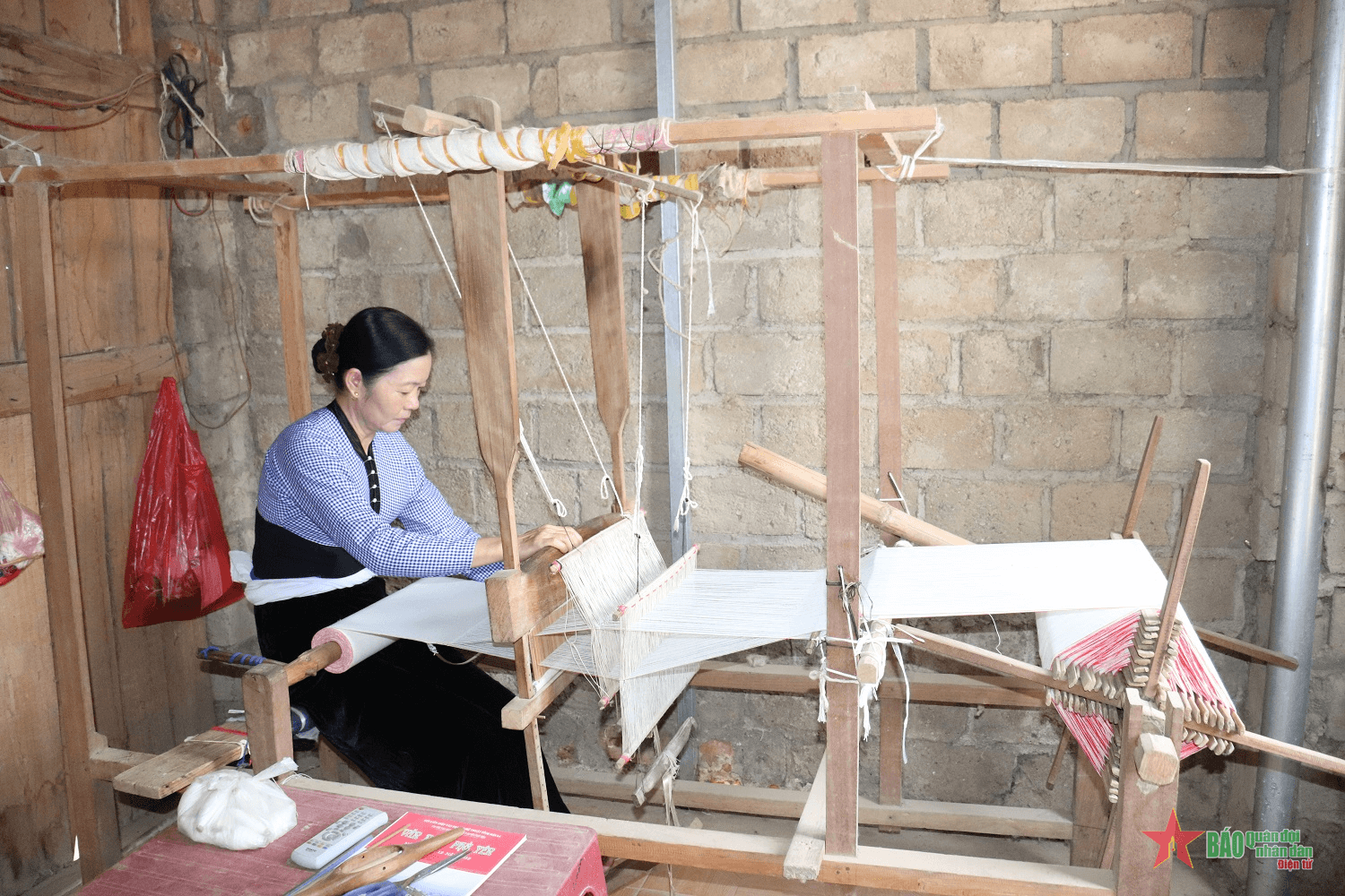 Duy trì nghề dệt thổ cẩm ở Quang Huy