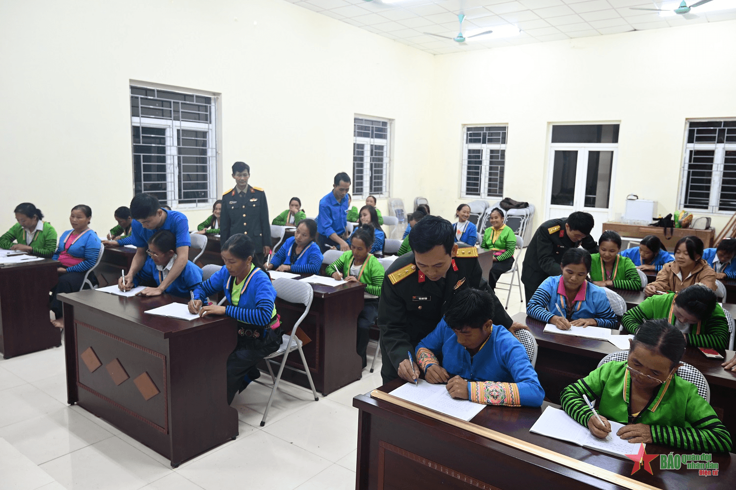 Lớp học nghĩa tình ở bản Hua Pù