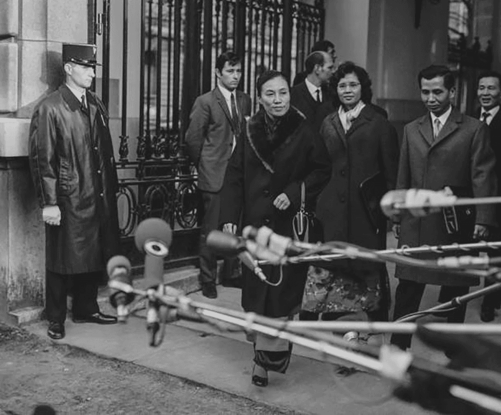 Việt cộng đến Paris