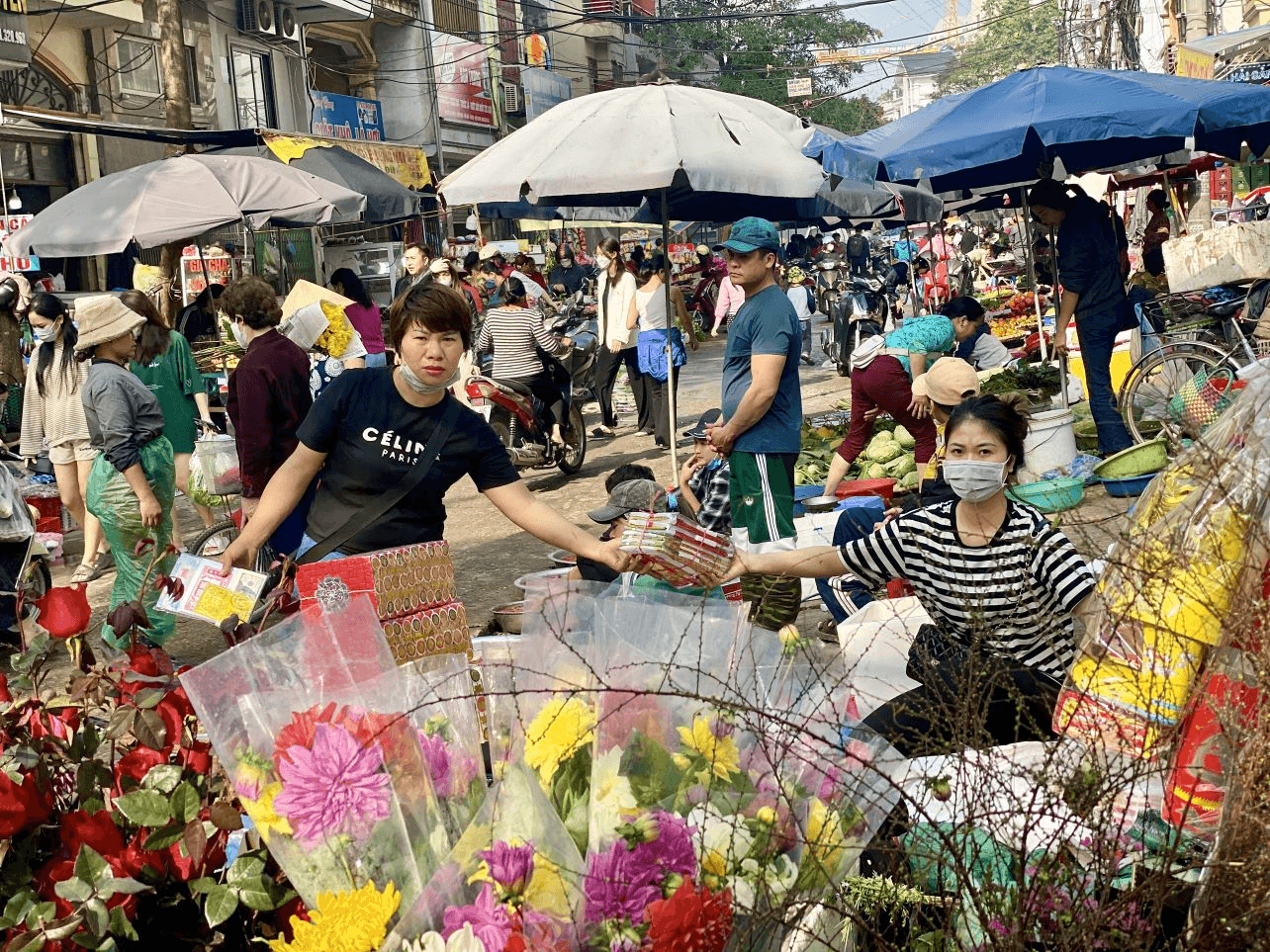 Thị trường đồ cúng ông Công, ông Táo: Nguồn cung đa dạng, giá cả ổn định