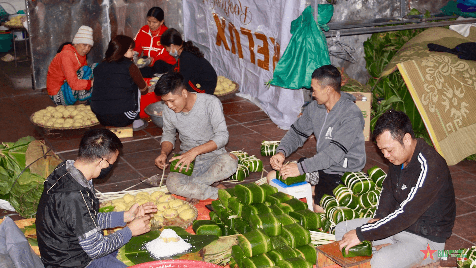 Làng bánh chưng Tranh Khúc “đỏ lửa”, hối hả đón Tết
