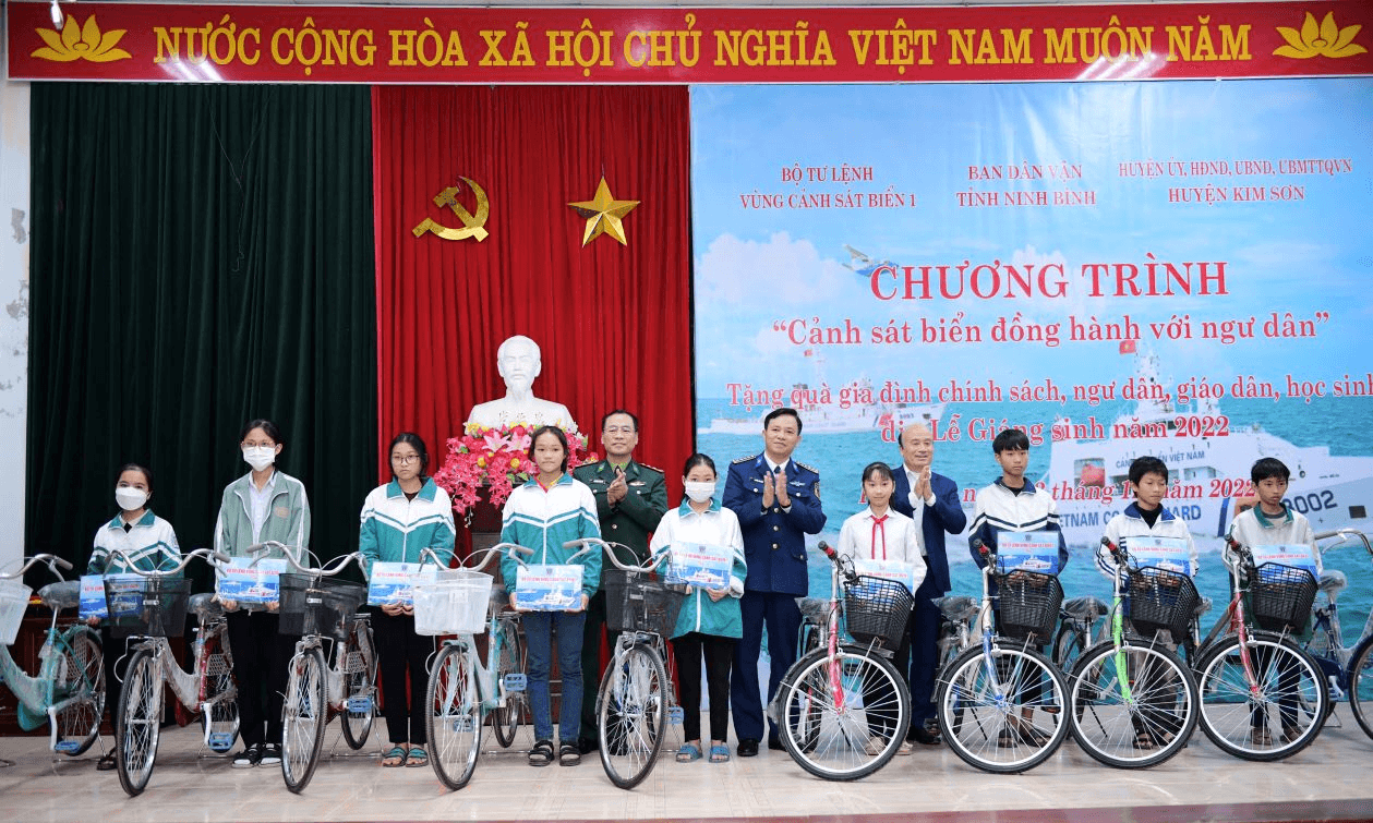 Sát cánh cùng ngư dân Kim Sơn