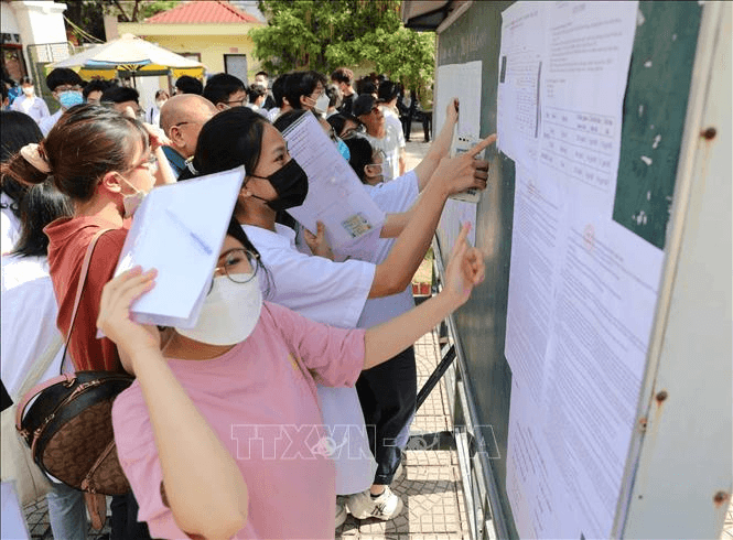 Điểm chuẩn lớp 10 của 4 trường chuyên THPT Hà Nội những năm gần đây thay đổi ra sao?