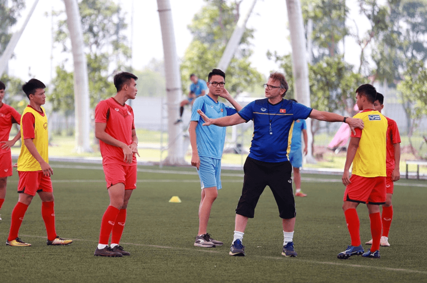 Chờ “bác sĩ phù thủy trắng” Philippe Troussier trổ tài