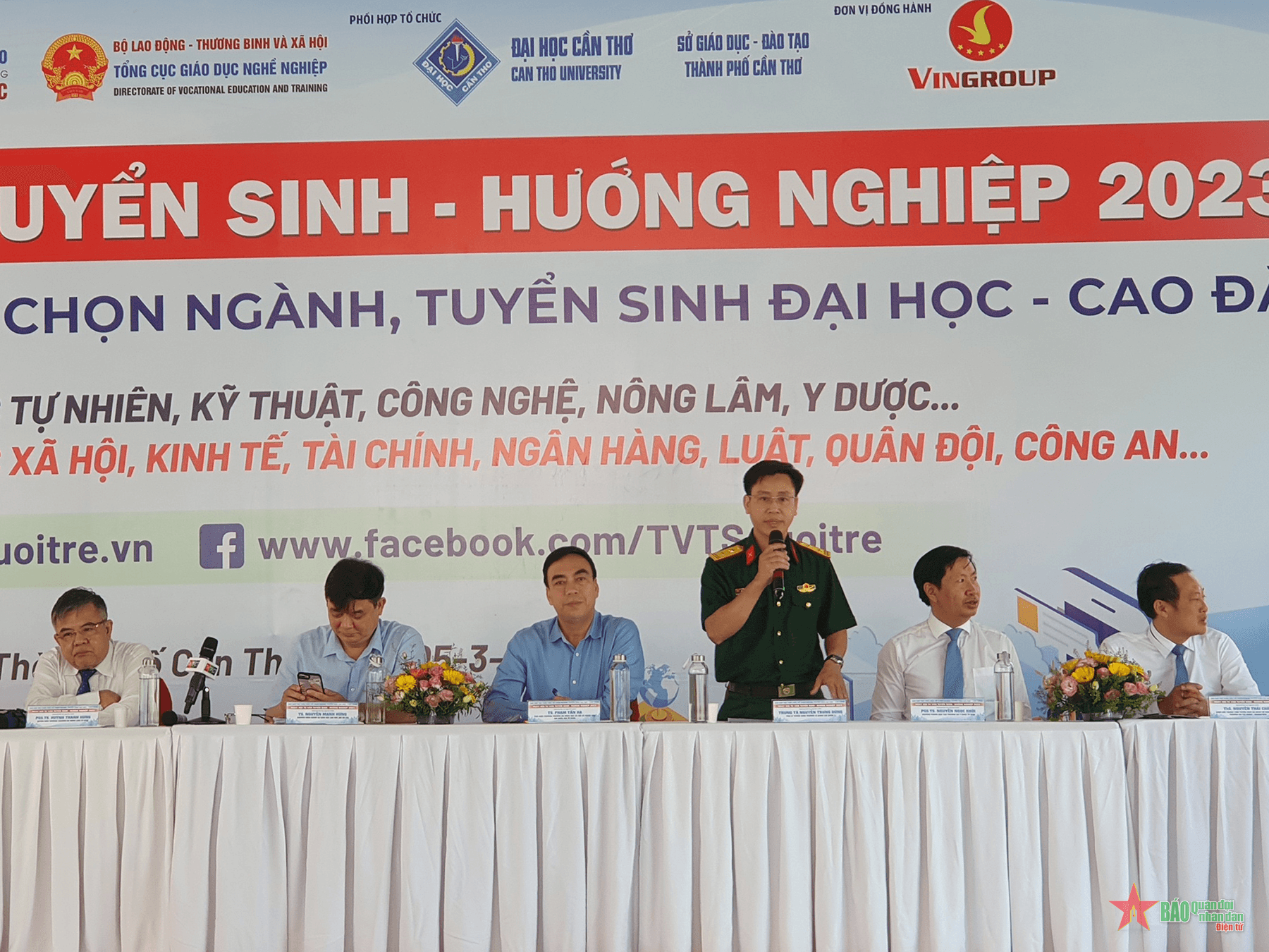 Ngày hội tư vấn tuyển sinh - hướng nghiệp: Giải đáp thắc mắc về tuyển sinh vào các trường quân đội