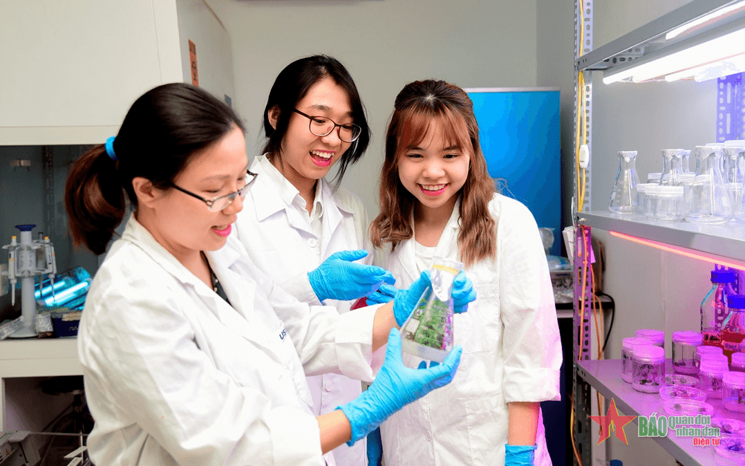Hoàn thiện chính sách để tạo điều kiện phát triển và đóng góp của nhà khoa học nữ