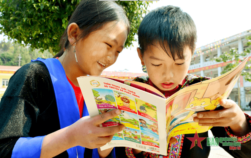 Về Huổi Luông xem các em học