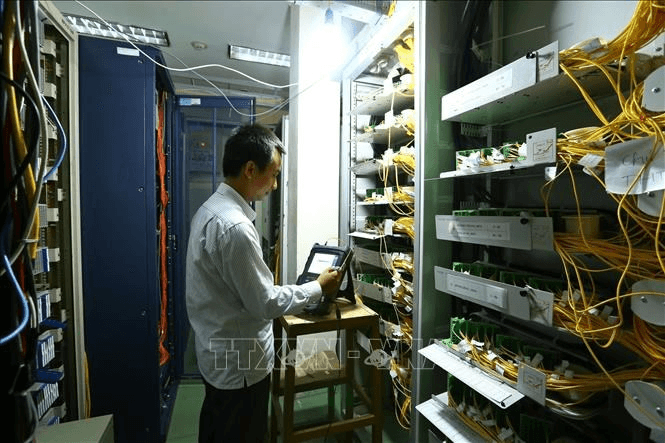 Bổ sung dung lượng cáp quang trên đất liền để mạng internet hoạt động bình thường