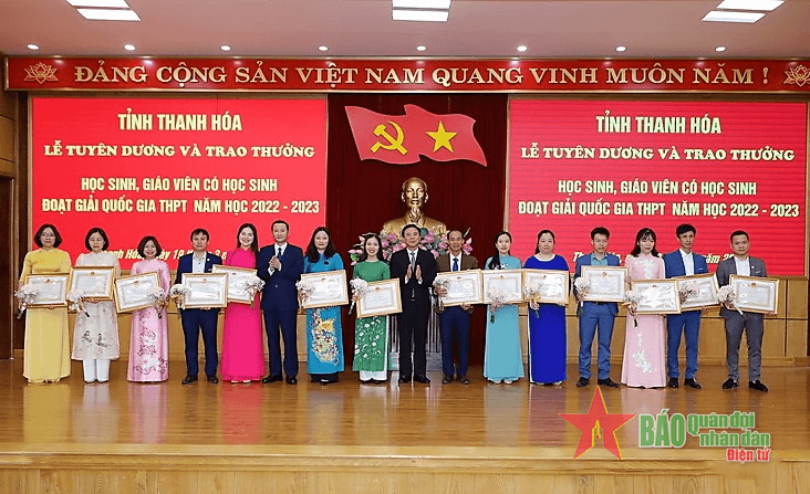 Thanh Hóa tuyên dương, trao thưởng cho học sinh và giáo viên có học sinh đoạt giải quốc gia năm học 2022-2023
