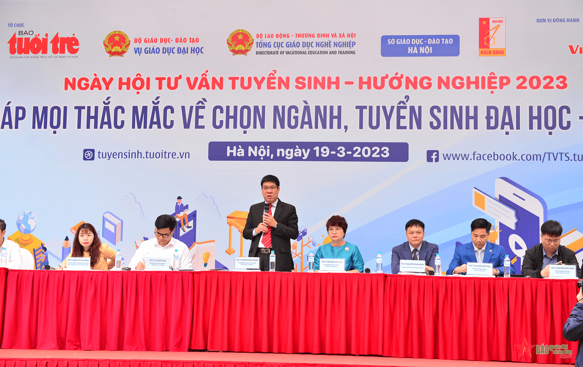 Gần 15.000 học sinh dự Ngày hội tư vấn tuyển sinh - hướng nghiệp