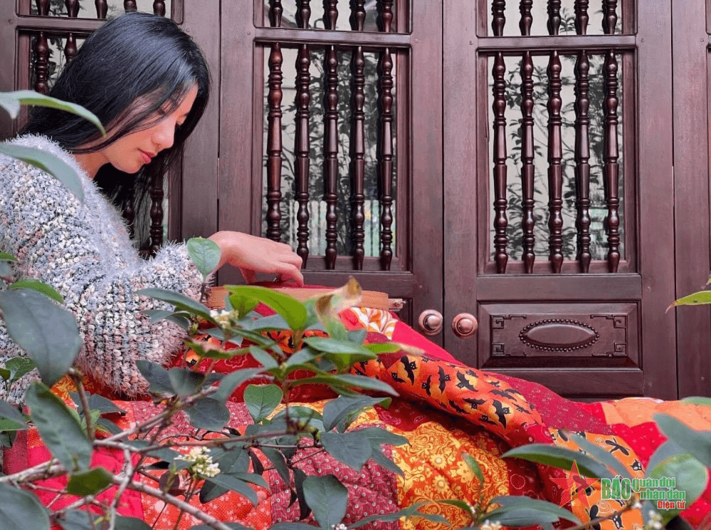 Người phụ nữ với tình yêu cùng cây kim, sợi chỉ