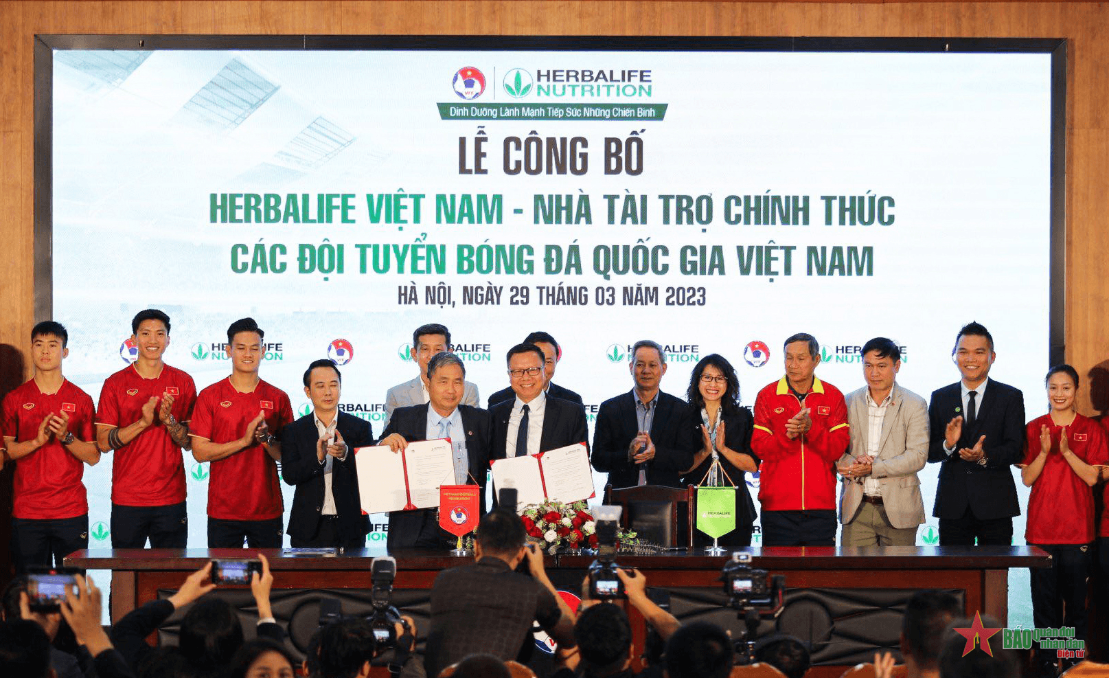 Herbalife Việt Nam là nhà tài trợ chính thức các đội tuyển bóng đá quốc gia