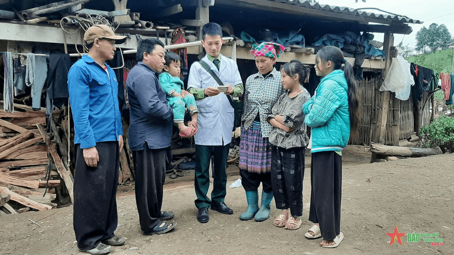 Hết lòng giúp đồng bào lúc gian nguy