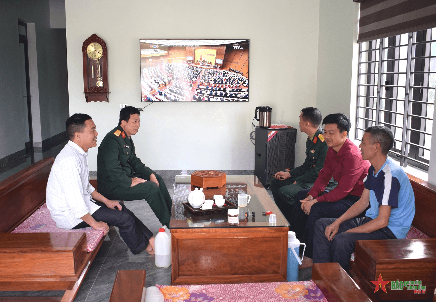 Con đường thắm tình quân dân