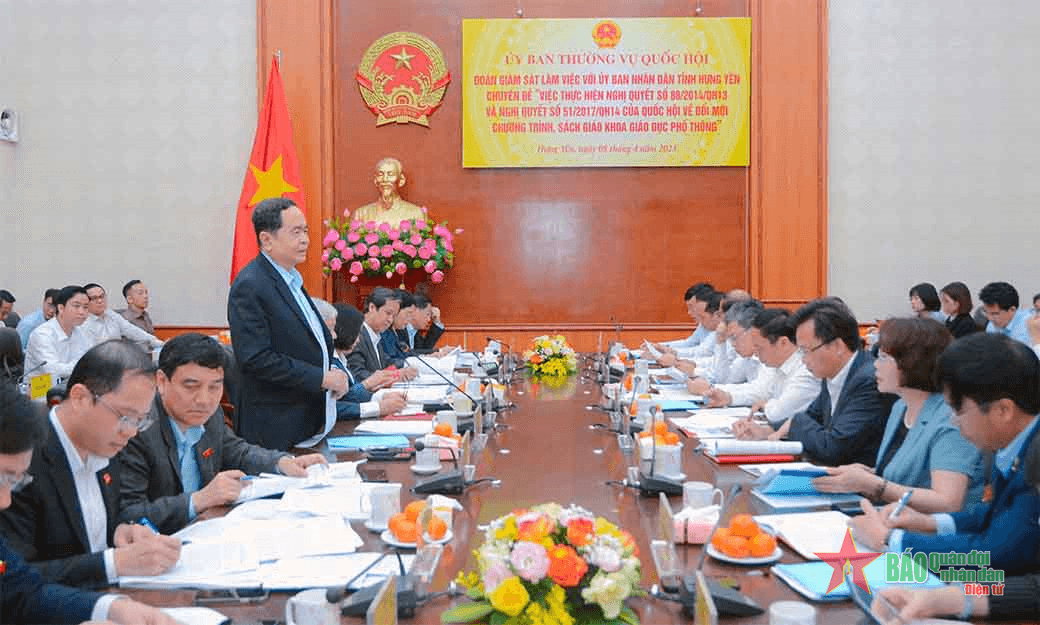Đoàn giám sát về đổi mới chương trình, sách giáo khoa làm việc với tỉnh Hưng Yên