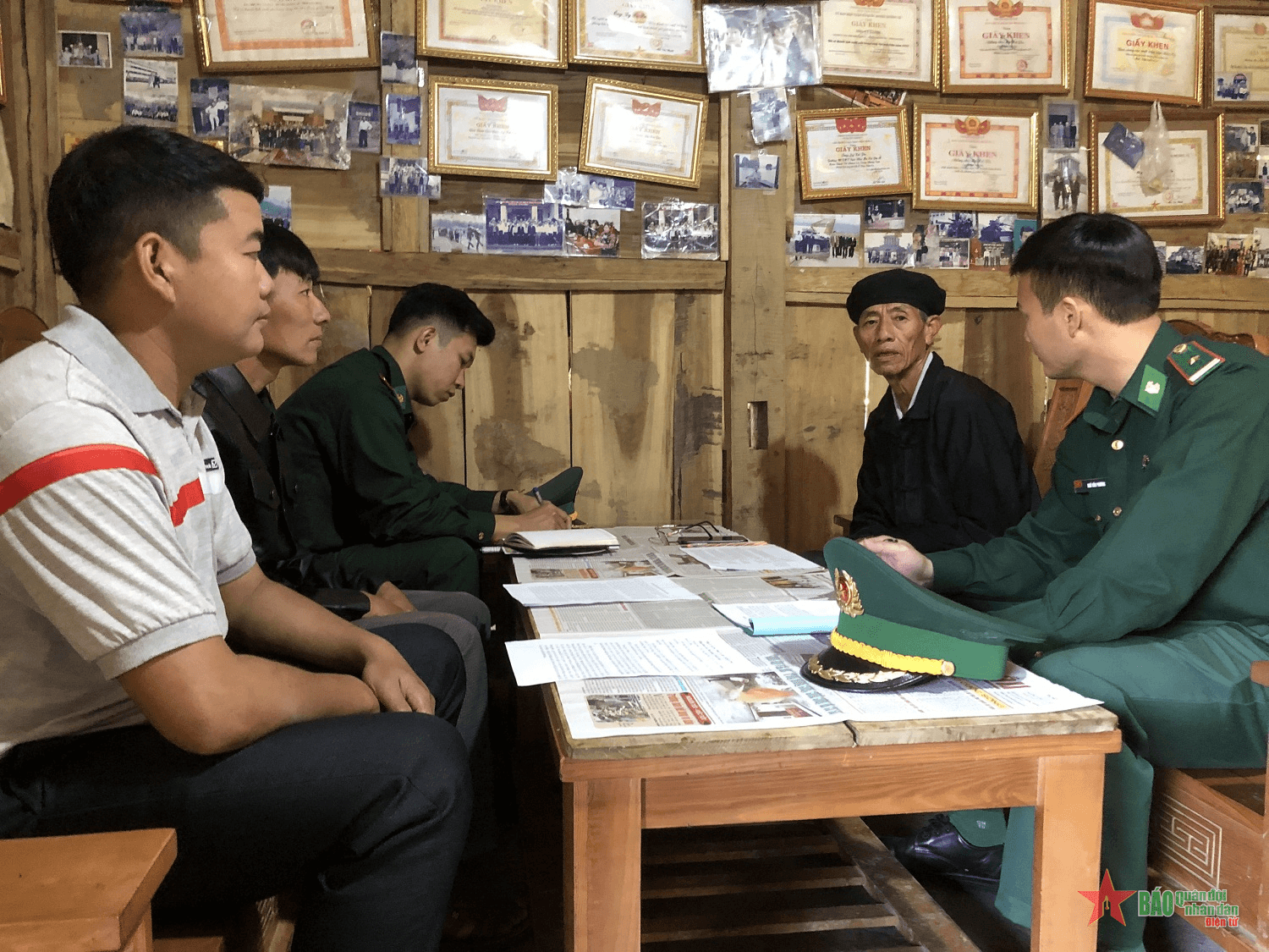 Phát huy hiệu quả vai trò người có uy tín để bảo đảm an ninh trật tự