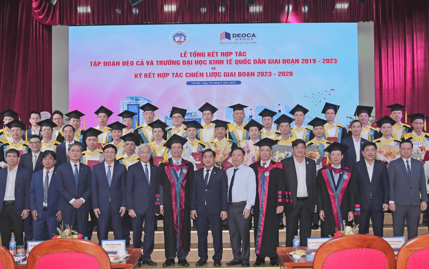 Hơn 30 học viên hoàn thành chương trình đào tạo thạc sĩ điều hành cao cấp