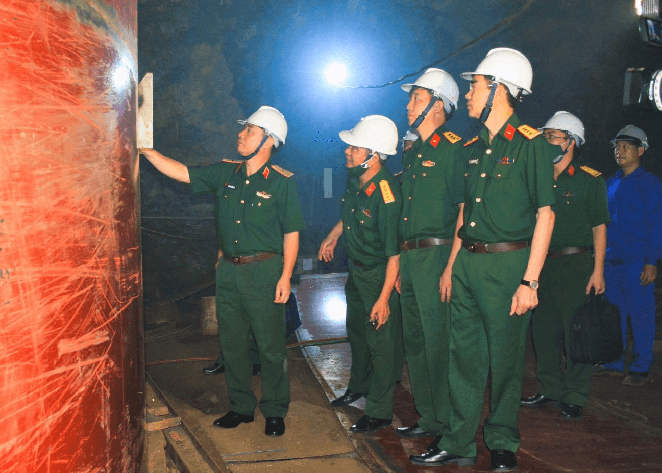 Chủ động tạo nguồn, bảo đảm kịp thời xăng dầu cho các nhiệm vụ