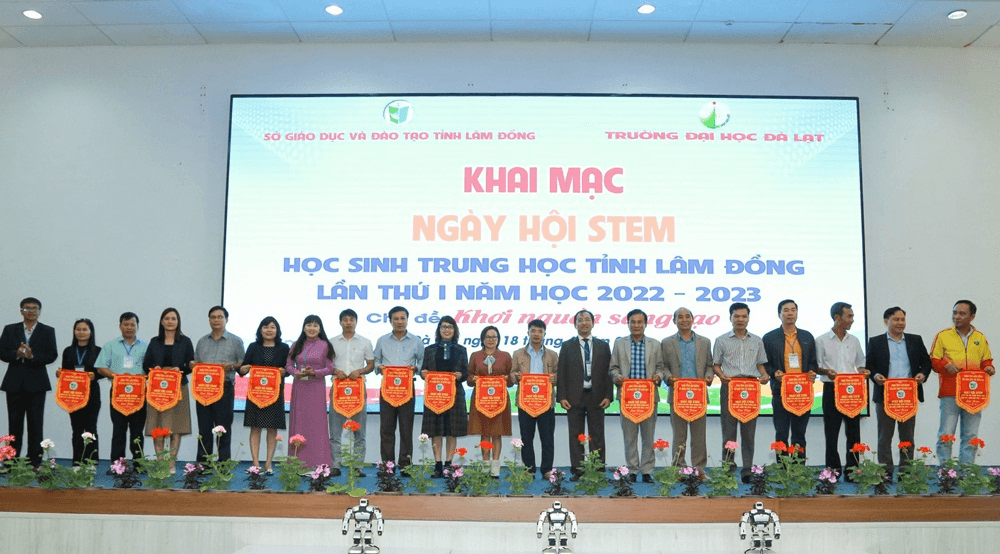 Nâng cao năng lực cho học sinh qua giáo dục STEM