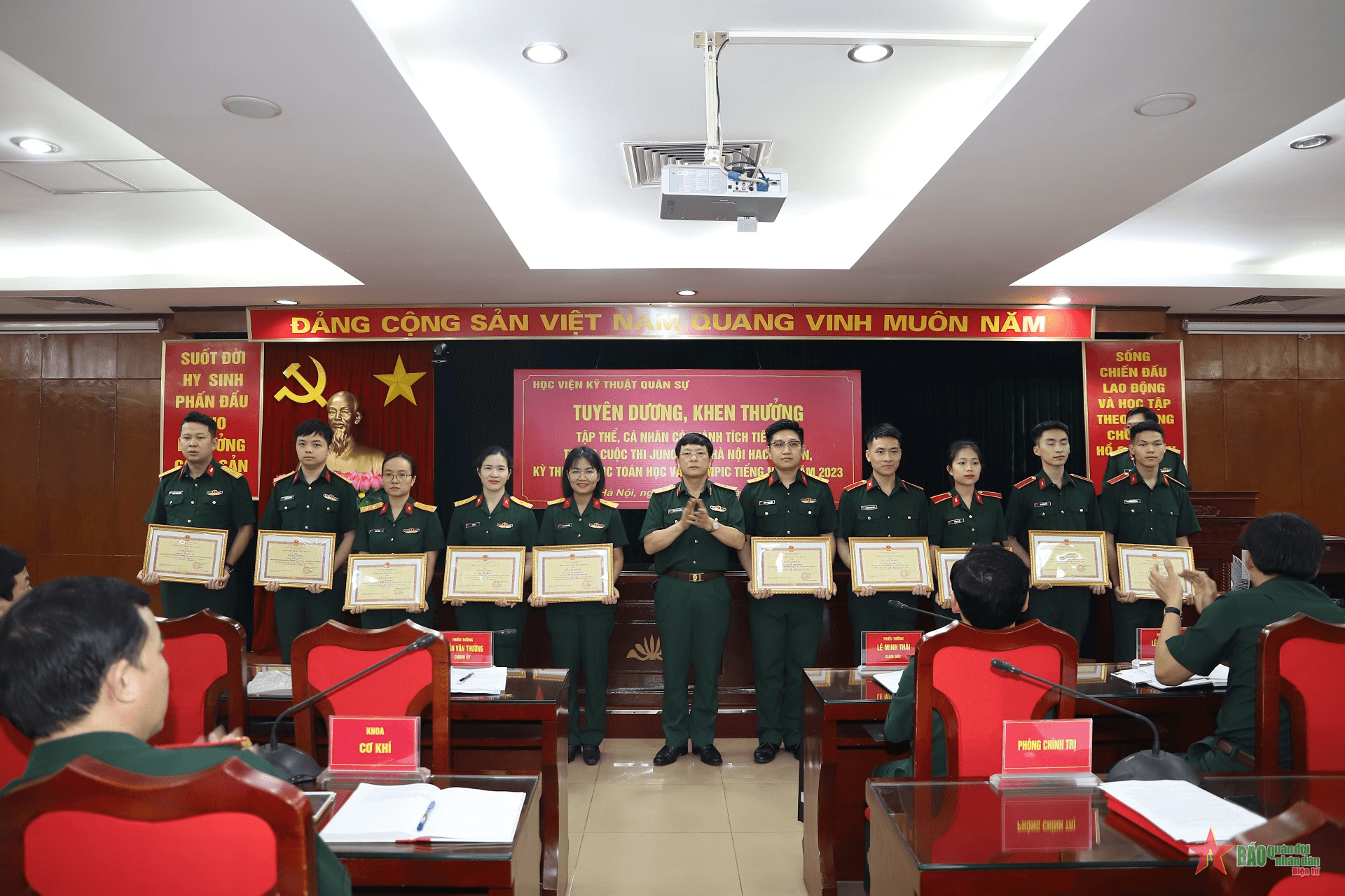 Học viện Kỹ thuật Quân sự khen thưởng các tập thể, cá nhân giành giải cao trong các cuộc thi