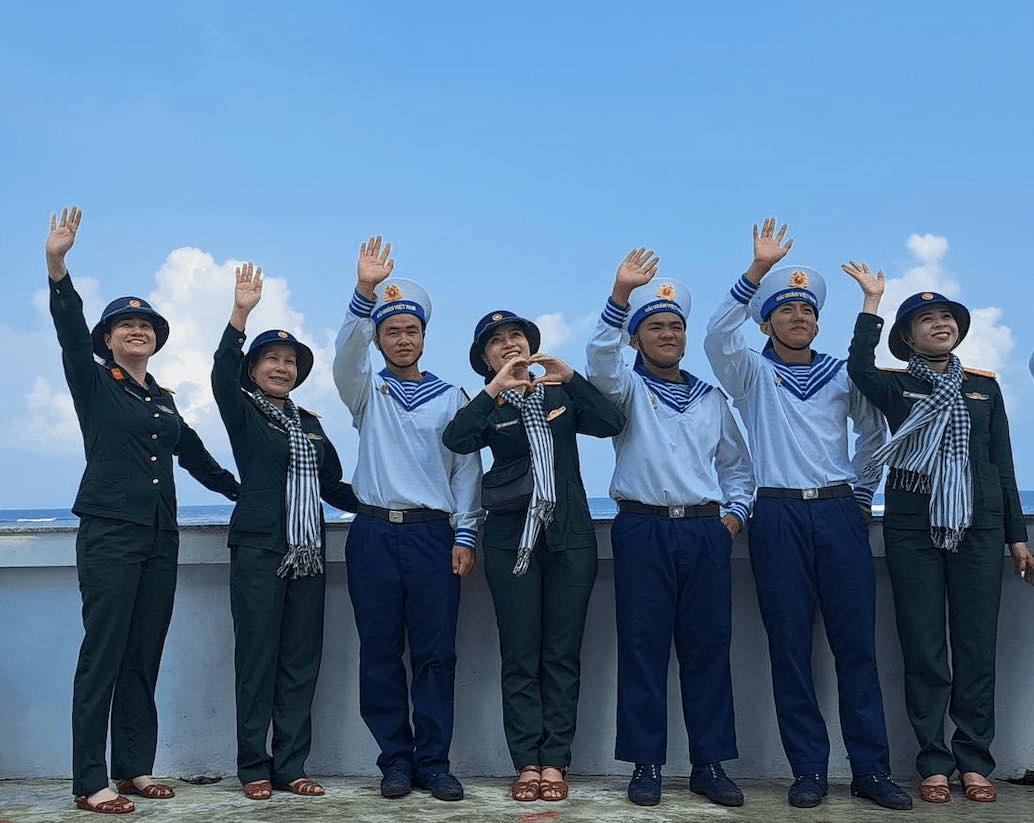 Tiếng hát gửi lại ​nơi đảo xa