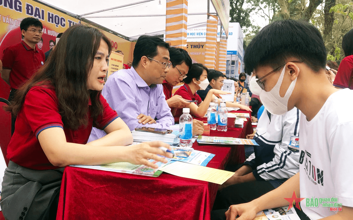 “Chiến thuật” đăng ký dự thi