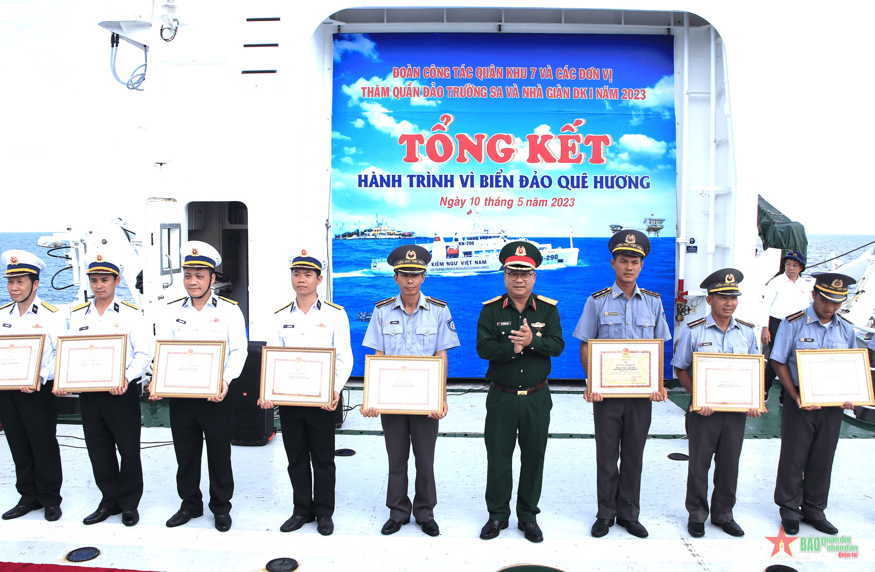 Chung một tấm lòng hướng về Trường Sa
