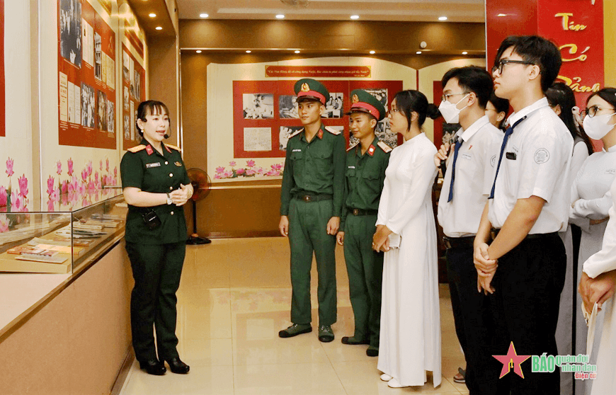 Học tập và làm theo phong cách diễn đạt Hồ Chí Minh

​