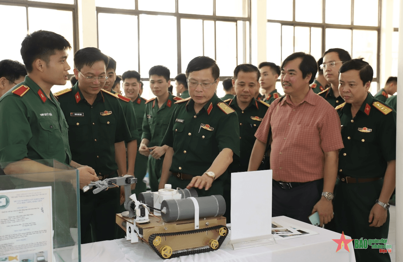 Đẩy mạnh hoạt động tuổi trẻ sáng tạo khoa học tại Học viện Kỹ thuật Quân sự